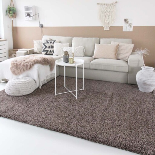 Hoogpolig vloerkleed shaggy Trend effen - taupe - sfeer