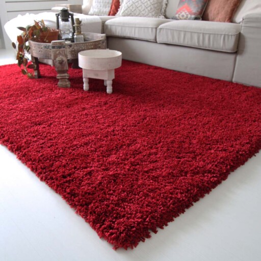 Hoogpolig vloerkleed shaggy Royal 5cm hoogte - rood - close up hoek