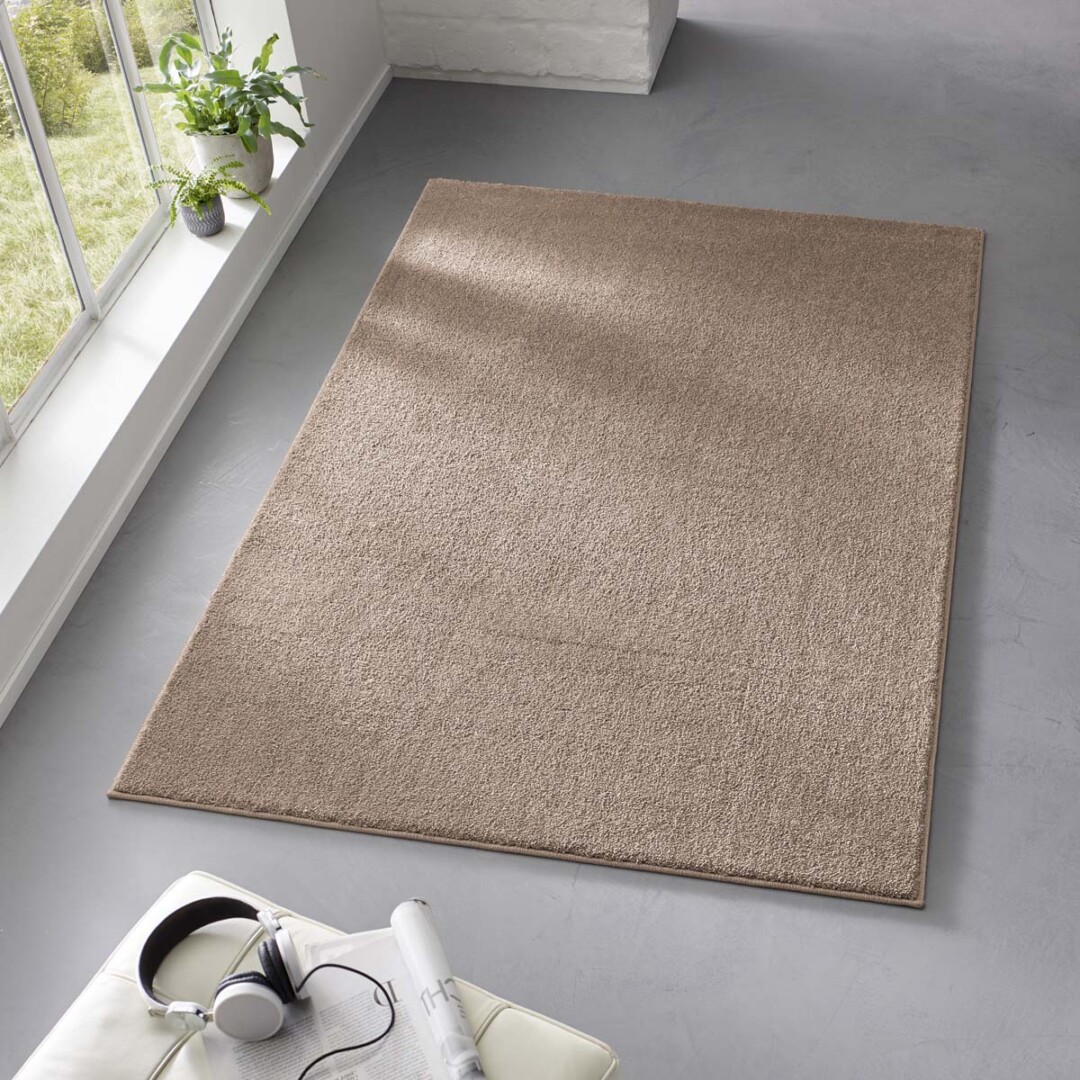 Effen vloerkleed Qualis - taupe - sfeer