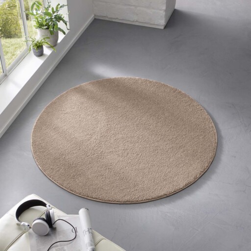 Rond effen vloerkleed Qualis - taupe - sfeer