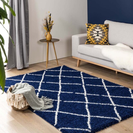 Hoogpolig vloerkleed ruiten Artisan - marineblauw/wit - sfeer